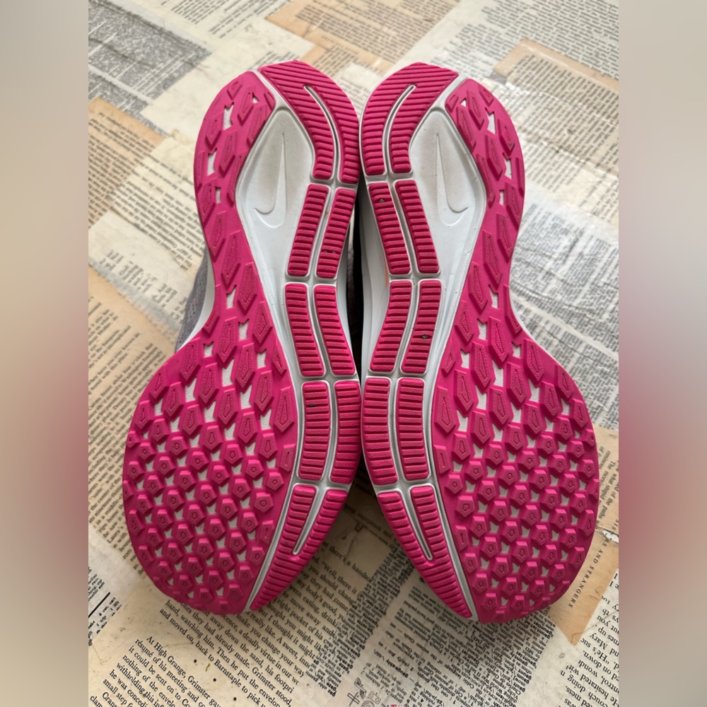 Nike Zoom Pegasus 36 Gray and Pink Sneakers with Blue Swoosh - Picture 7 of 8